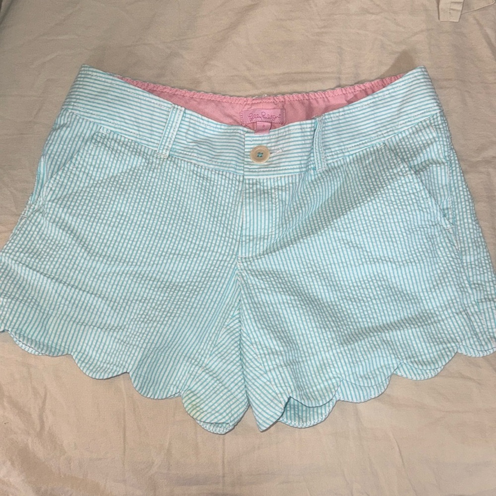 Lilly Pulitzer Scallop Hem Shorts Size 0 Teal Blue Seersucker – EUC